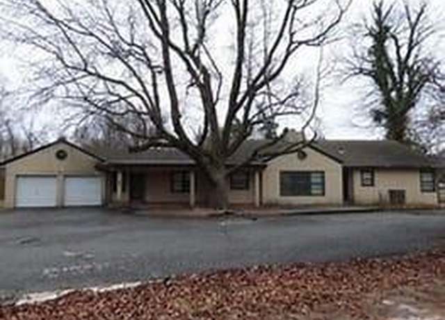 Property at 13702 E 55th Ter, Kansas City, MO 64133, 4 beds, 2 baths