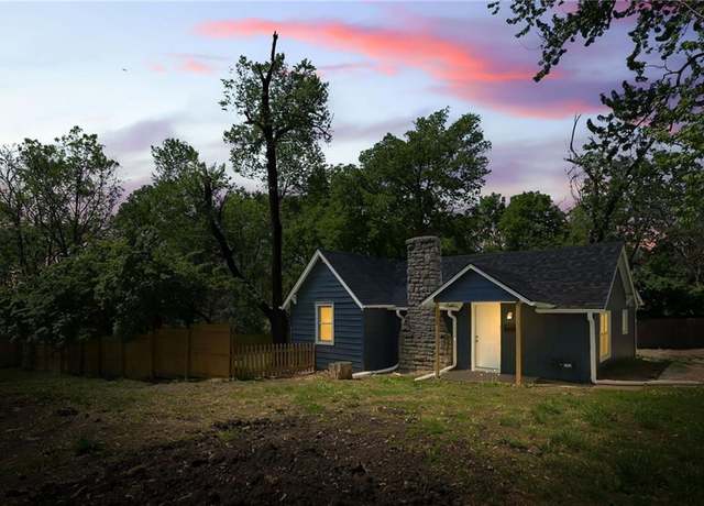 Property at 509 E 92nd Ter, Kansas City, MO 64131, 2 beds, 1 bath