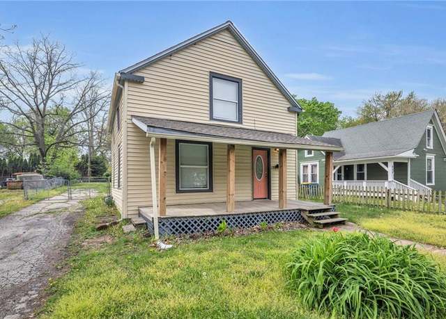 Property at 441 Ford St, Liberty, MO 64068, 2 beds, 1.5 baths