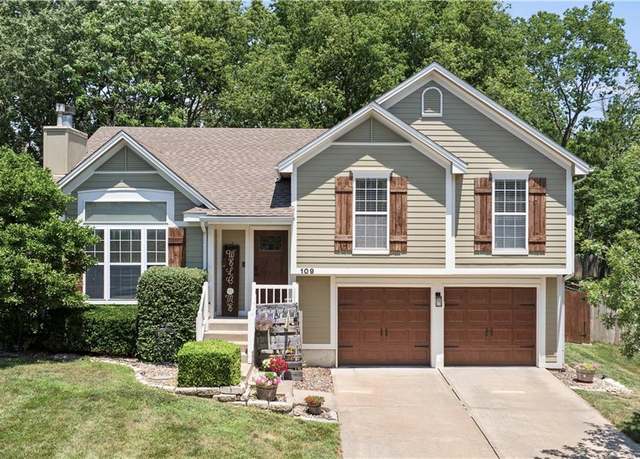 Property at 109 NW Whitlock Dr, Lee's Summit, MO 64081, 3 beds, 2 baths