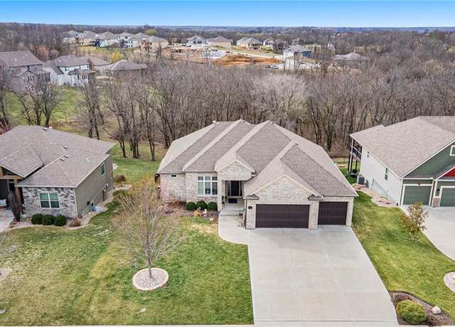 Property at 505 Rockbridge Ct, Smithville, MO 64089, 4 beds, 3 baths