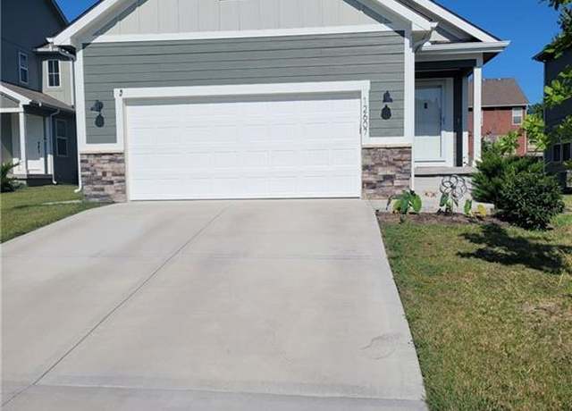 Property at 12607 S Burrows St, Lake Lotawana, MO 64086, 2 beds, 2 baths