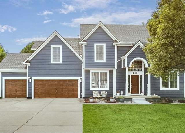 Property at 512 Gentry Ln, Lee's Summit, MO 64081, 4 beds, 3.5 baths