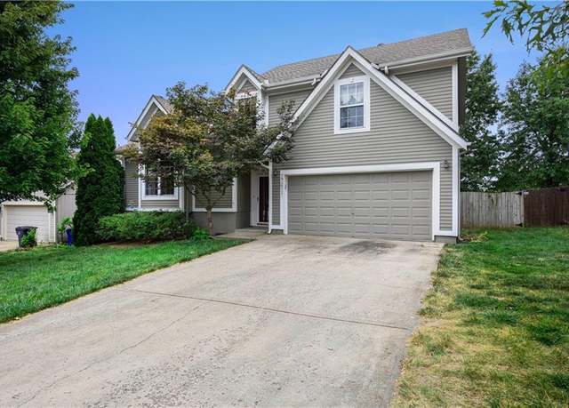 Property at 17611 W 111th Ter, Olathe, KS 66061, 3 beds, 2 baths