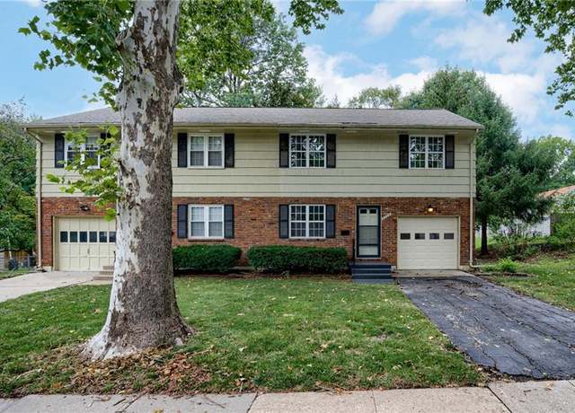 Property at 8304 Hemlock St, Overland Park, KS 66212, 3 beds, 1.5 baths