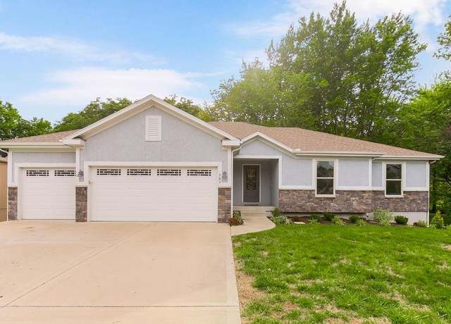Property at 304 Summerfield Dr, Louisburg, KS 66053, 4 beds, 3 baths