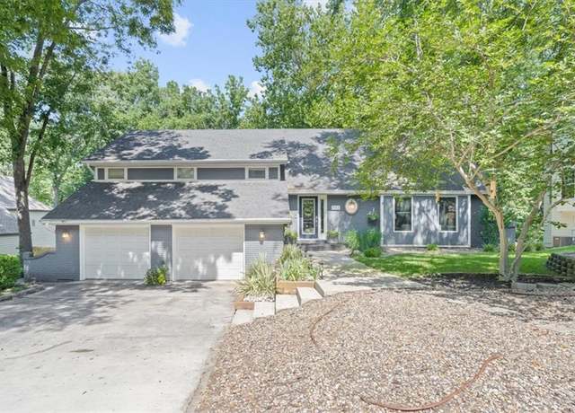 Property at 712 NW 40th Ter, Kansas City, MO 64116, 3 beds, 3.5 baths