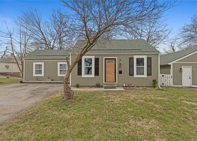 Property at 7 NE Forest Ave, Lee's Summit, MO 64063, 3 beds, 2.5 baths