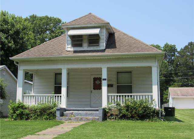 Property at 1624 S Barrett Ave, Sedalia, MO 65301, 3 beds, 2 baths