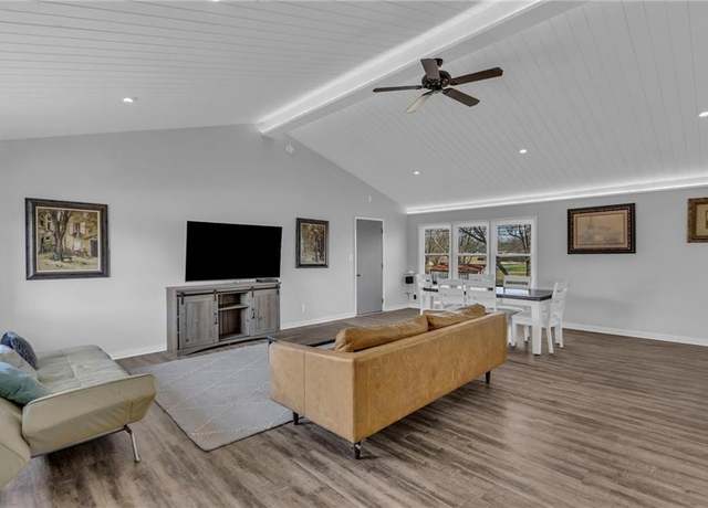 Property at 1137 S Mulberry St, Ottawa, KS 66067, 5 beds, 2 baths