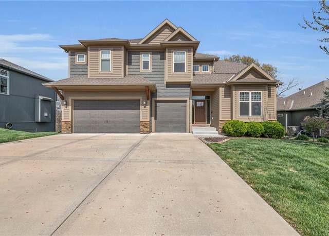 Property at 5905 Thousand Oaks Dr, Parkville, MO 64152, 4 beds, 3.5 baths