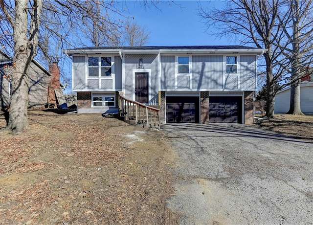 Property at 955 Ridge Dr, Warrensburg, MO 64093, 3 beds, 1.5 baths