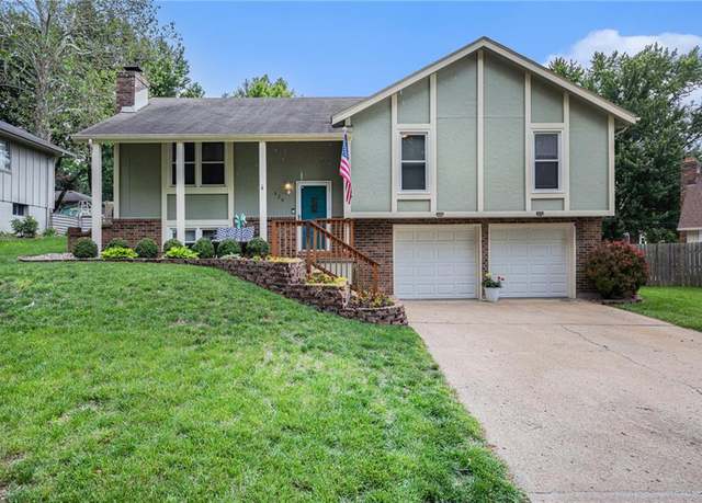 Property at 520 NW Beau Cir, Blue Springs, MO 64014, 3 beds, 2.5 baths