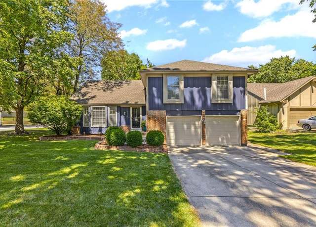 Property at 8946 Country Hill Ct, Lenexa, KS 66215, 4 beds, 2.5 baths