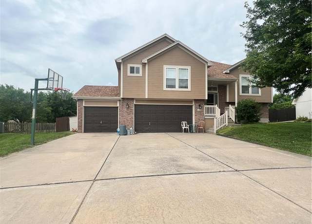Property at 960 Sicklebar Dr, Peculiar, MO 64078, 5 beds, 3 baths