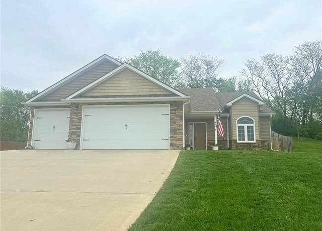 Property at 485 Olive Ct, Warrensburg, MO 64093, 3 beds, 2 baths