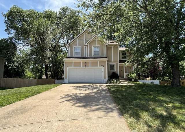 Property at 6307 W 152nd St, Overland Park, KS 66223, 3 beds, 2.5 baths