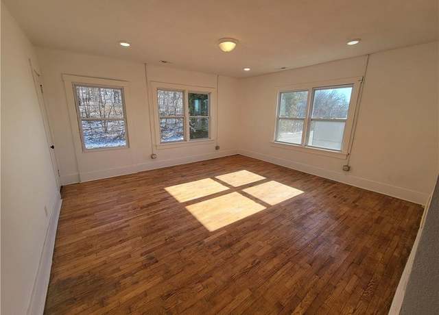 Property at 5206 King Hill Ave, St Joseph, MO 64504, 4 beds