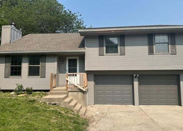 Property at 7037 N Holmes St, Gladstone, MO 64118, 3 beds, 2 baths