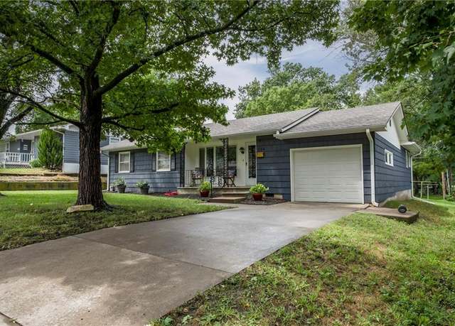 Property at 504 N Walnut St, Paola, KS 66071, 3 beds, 2 baths