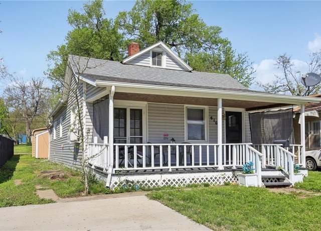 Property at 616 S Walnut St, Ottawa, KS 66067, 2 beds, 1 bath