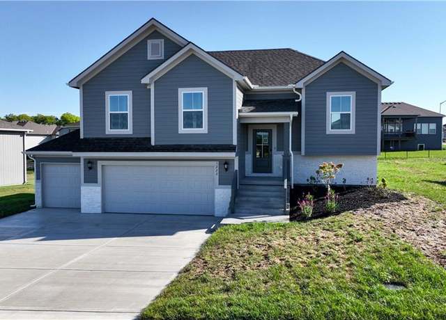 Property at 1222 NE 122nd St, Kansas City, MO 64165, 4 beds, 3 baths