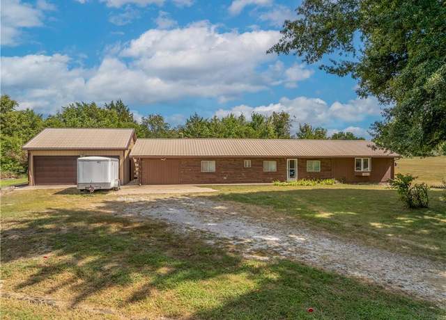 Property at Sigman Cir, Sedalia, MO 65301, 3 beds, 2 baths