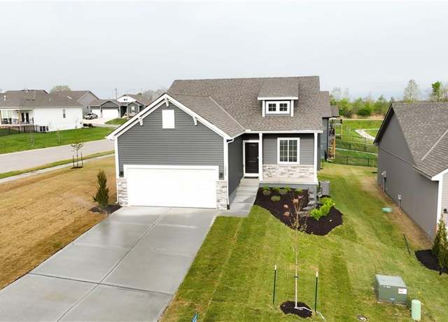 Property at 2429 NW Sunnyvale Ct, Blue Springs, MO 64015, 3 beds, 2 baths