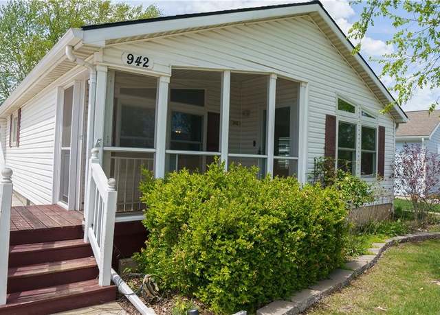 Property at 942 NE White Oak Ln, Oak Grove, MO 64075, 3 beds, 2 baths