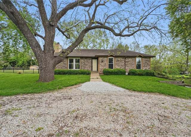 Property at 15007 Mission Rd, Leawood, KS 66224, 3 beds, 2 baths