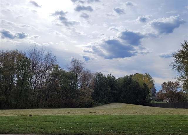 Property at 700 SW Southgate Dr, Blue Springs, MO 64015