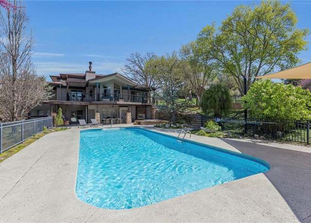 Property at 32225 W 88th St, De Soto, KS 66018, 4 beds, 4 baths