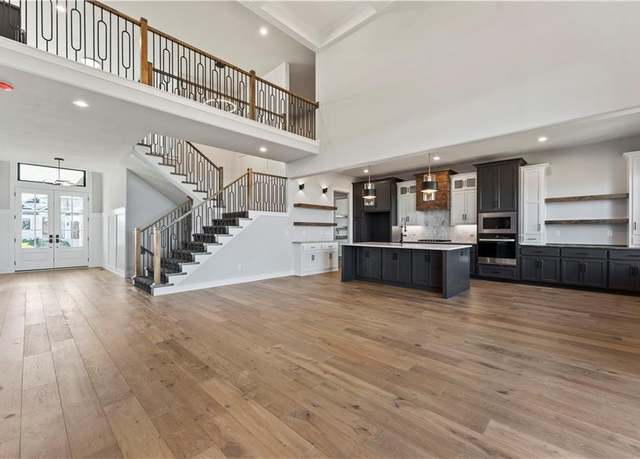 Property at 2090 NW O'brien Rd, Lee's Summit, MO 64081, 6 beds, 5.5 baths