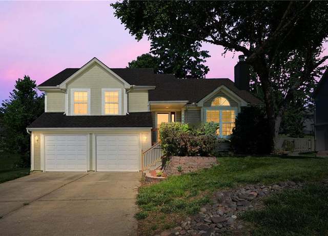 Property at 1524 NE Tawny Dr, Lee's Summit, MO 64086, 3 beds, 2.5 baths