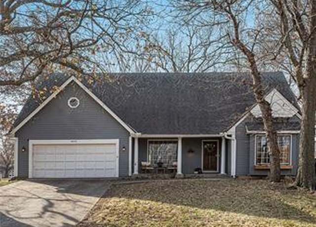 Property at 9675 W 83rd St, Overland Park, KS 66204, 4 beds, 2.5 baths