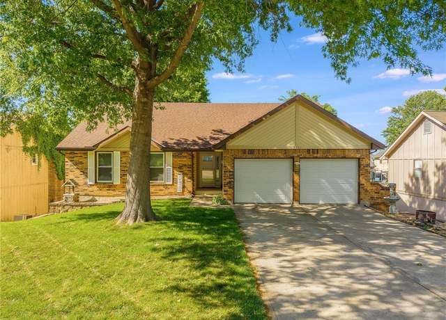 Property at 3200 NE 71st St, Gladstone, MO 64119, 4 beds, 3.5 baths