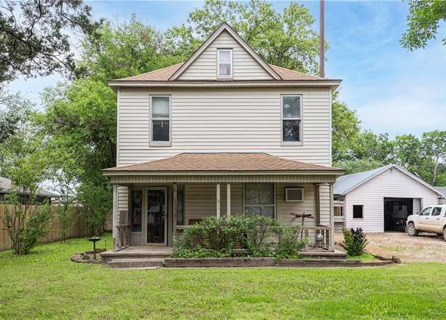 Property at 424 N 14th St, Fredonia, KS 66736, 4 beds, 1.5 baths