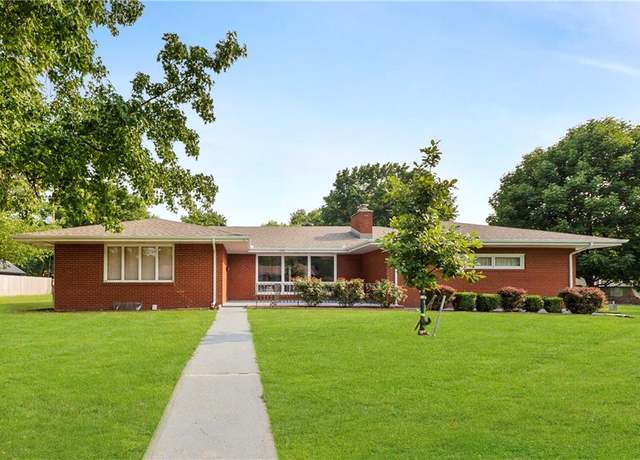 Property at 1701 Wren St, Harrisonville, MO 64701, 3 beds, 2.5 baths