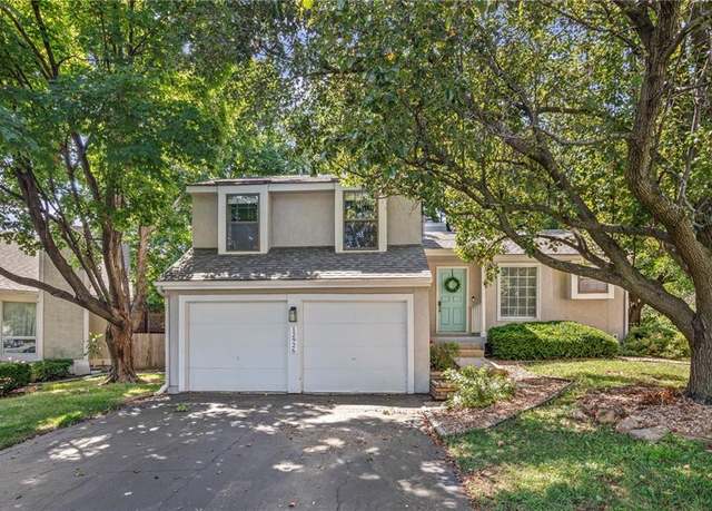 Property at 12926 W 108th St, Overland Park, KS 66210, 3 beds, 2.5 baths