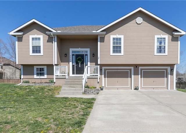 Property at 1108 E 18th St, Kearney, MO 64060, 4 beds, 2.5 baths