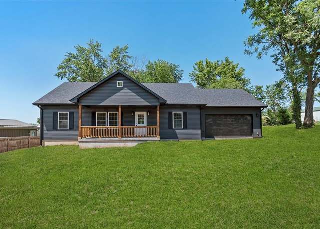 Property at 410 E Main St, Richmond, MO 64085, 3 beds, 2 baths