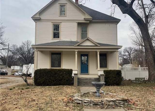 Property at 320 W Main St, Chanute, KS 66720, 4 beds, 2 baths