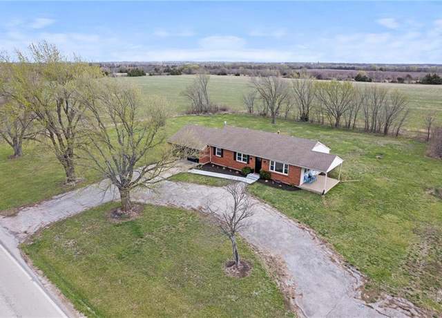 Property at 14875 Edgerton Rd, Gardner, KS 66030, 3 beds, 2 baths