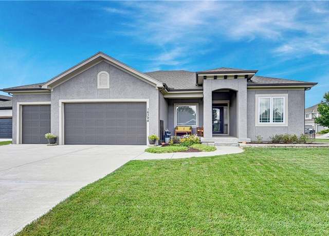 Property at 16394 S Loiret St, Olathe, KS 66062, 4 beds, 3 baths