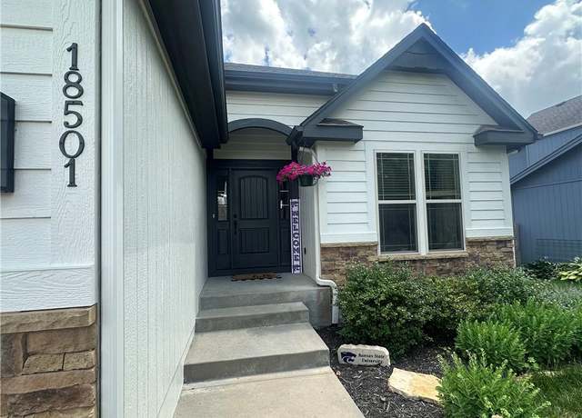 Property at 18501 S Butternut St W, Gardner, KS 66030, 4 beds, 3 baths