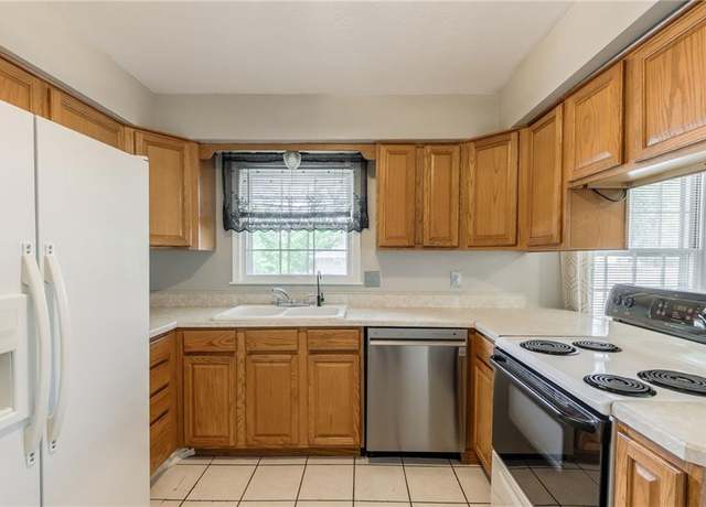 Property at 7201 E 130th Ter, Grandview, MO 64030, 3 beds, 2 baths