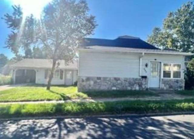Property at 524 N Walnut St, Maryville, MO 64468, 6 beds, 2 baths