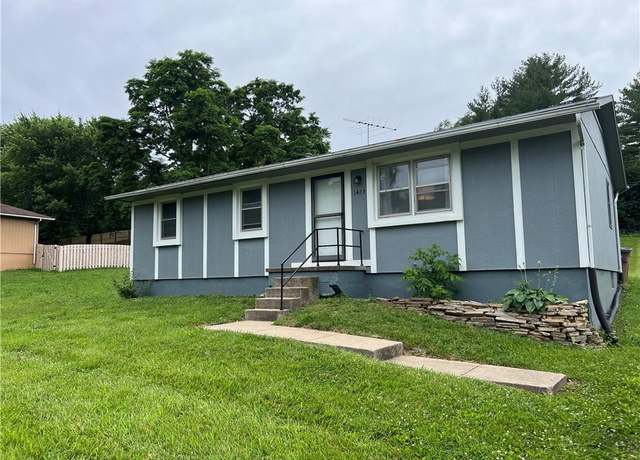 Property at 1423 Hickory St, Atchison, KS 66002, 3 beds, 1 bath