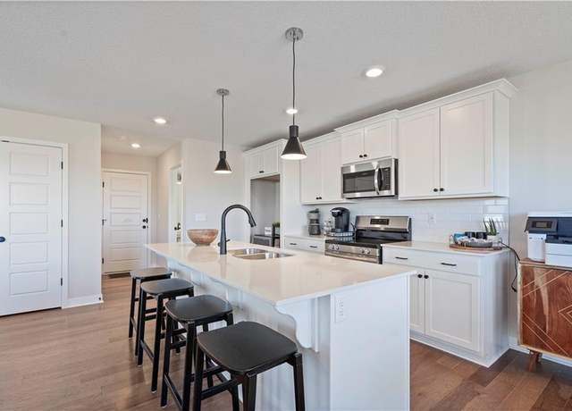 Property at 508 Hampstead Dr, Raymore, MO 64083, 4 beds, 2.5 baths