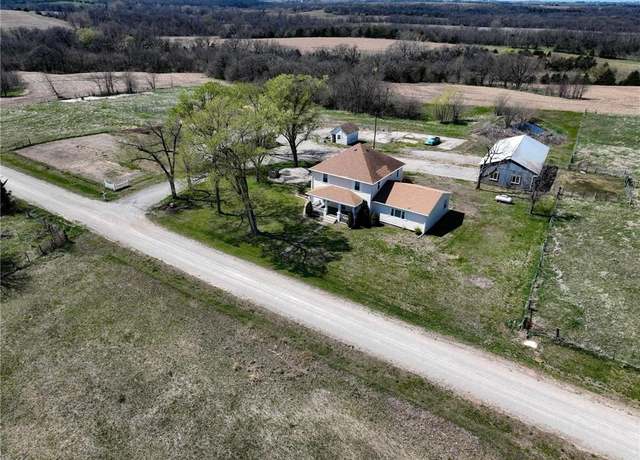 Property at 2023 Linden Rd, Hiawatha, KS 66434, 5 beds, 3 baths